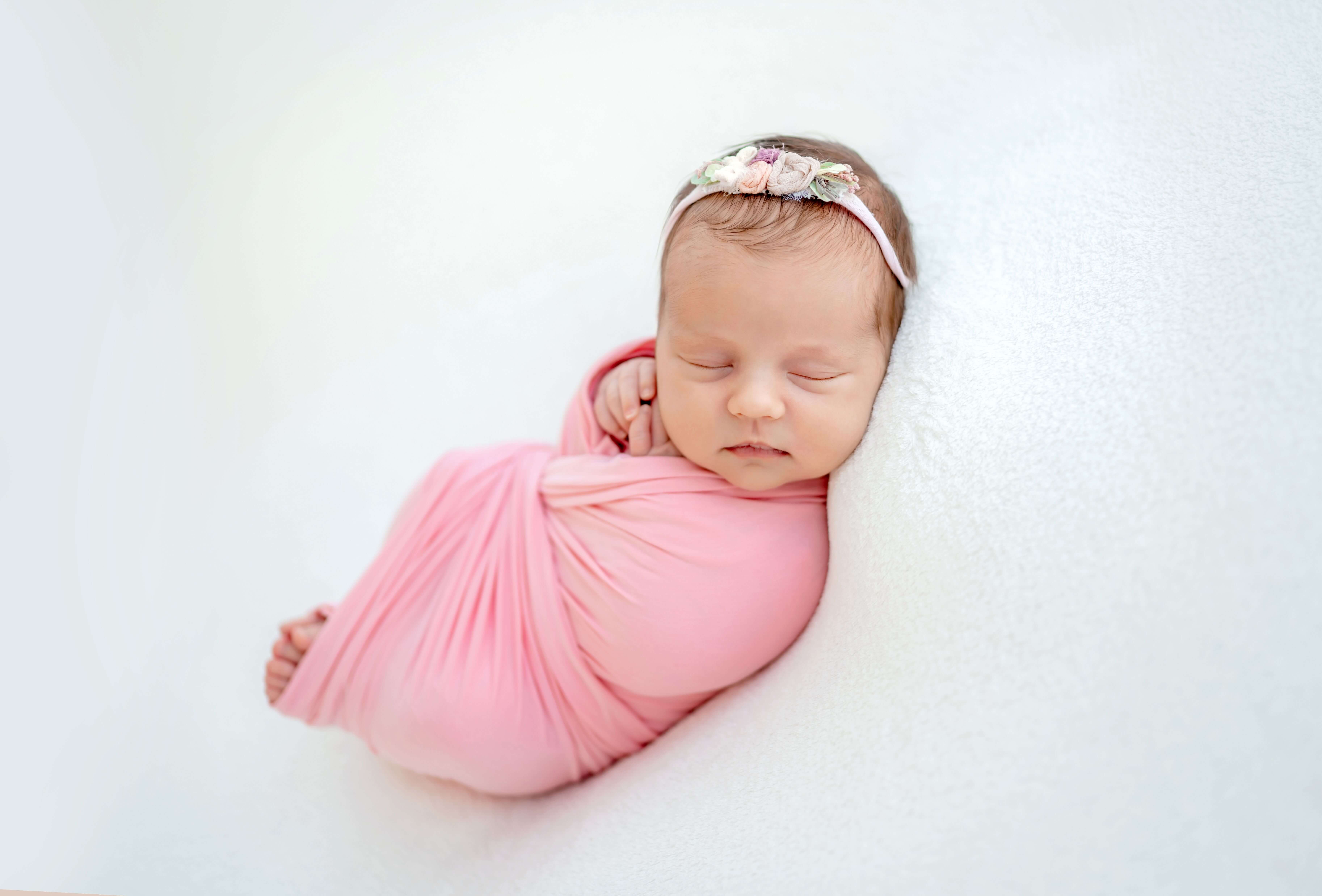 Swaddling 101: Benefits, Risks & Safe Sleep Practices